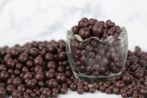 Venta al por mayor de fábrica OEM/ODM: Bolas crujientes de chocolate con caramelo y toffee de alta calidad para decoración de pasteles de cacao, HALAL, ¡Oferta caliente! - Product Image 3