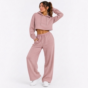 Ensemble décontracté pour femmes, tenue douce en deux pièces avec haut à manches longues et pantalon confortable pour tous les jours - Product Image 1