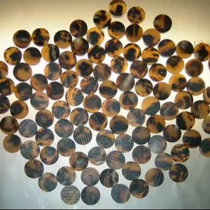 Boutons faits à la main en corne de buffle écologiques et modernes pour vêtements, provenant d'Inde - Product Image 3