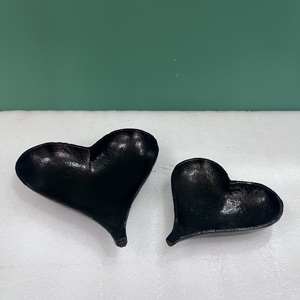 Tazón Decorativo Hecho a Mano en Forma de Corazón de Aluminio con Acabado Negro, Plato para Servir, Decoración para el Hogar, Artículo de Regalo - Product Image 4