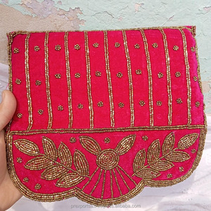 Pochette de soirée vintage en tissu de coton fait main avec broderie perlée et chaîne, sac de créateur de luxe pour fêtes et mariages, personnalisable et tendance - Product Image 5