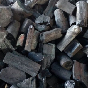 Le charbon de bois de tamarin de haute qualité pour les grillades en plein air pour des résultats parfaits est vendu à un prix abordable - Product Image 1