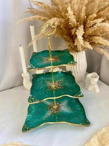 Support de présentation moderne en résine pour gâteaux et desserts avec motif de flocons dorés pour la restauration événementielle et la vitrine de boulangerie - Product Image 5