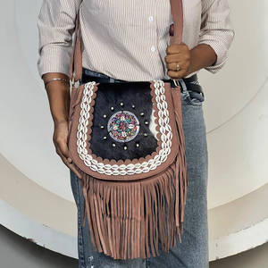 Bolso Bandolera de Gran Capacidad de Cuero de Vaca con Pelo y Flecos, Estilo Western, Diseño de Concha, para Mujer - Product Image 2