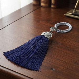Glandes de chapeau de haute qualité avec finition douce pour la décoration d'uniformes, accessoires de mode et tenues cérémonielles - Product Image 2
