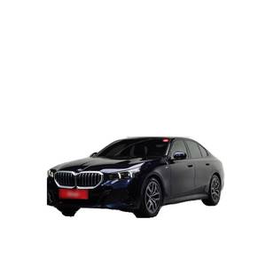 BMW Serie 5 520i M Sport 2023 con Caja de Cambios Automática, Volante a la Izquierda, Asientos de Cuero, Cámara Trasera, 38,667 km - Product Image 1