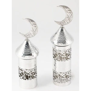 Lanterne en métal en forme de croissant avec découpes complexes, éclairage doux et ambiance chaleureuse pour la décoration festive de la maison pendant le Ramadan - Product Image 6