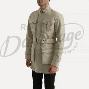 เสื้อแจ็คเก็ตซาฟารีหนังกลับสีเบจสำหรับผู้ชาย ทำจากหนังแกะแท้ มีกระเป๋าหลายช่อง พร้อมเข็มขัดและกระดุมคอสูง - Product Image 6