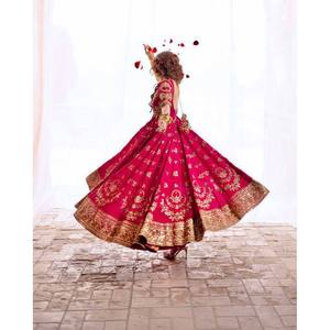 Vestido Salwar Kameez de Seda de Diseñador con Bordado de Lentejuelas y Zari para Bodas, Incluye Dupatta - Product Image 6