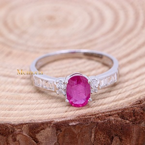 Bague de fiançailles en or blanc massif 14 carats avec rubis ovale naturel |   Bijoux fins pour femmes avec accent diamant baguette - Product Image 2