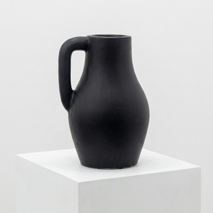 Vase Pichet en Terre Cuite Noire Mate Trega, Façonné à la Main, Poterie Noire Mate, Carafe Décorative en Grès, Vente en Gros - Product Image 1