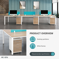 Poste de travail de bureau moderne pour six personnes à usage commercial, avec dessus en bois clair, panneaux d'intimité Aqua, cadres blancs et tiroir à dossiers mobile