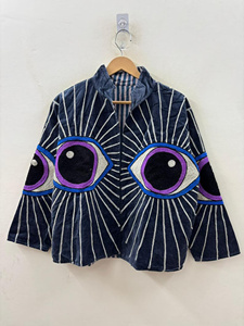Veste en velours vintage brodée œil turc Suzani pour femme, style bohème, manteau d'hiver artisanal, coupe courte, très tendance - Product Image 1
