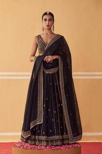 Ensemble Lehenga Choli en soie noire brodée, tenue de mariage indienne et pakistanaise, robe longue pour cérémonie et festival - Product Image 1