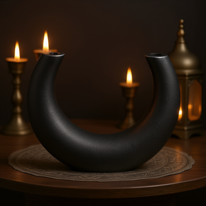 Candélabre à double cône en aluminium coulé, finition oxydée noire, en forme de croissant de lune - Décoration de table pour Ramadan et Eid - Product Image 3