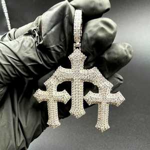 Colgante de Cruz Triple con Incrustaciones de Diamantes, Joyería Religiosa de Plata 925, Estilo Hip Hop - Product Image 6