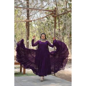 Robe de soirée brodée à la main de sequins riche et luxueux, coupe trapèze, taille empire, en tissu mousseline - Product Image 3