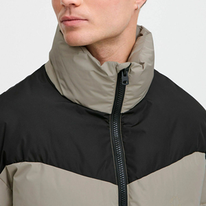 Chaquetas Personalizadas Ligeras al por Mayor, Chaqueta Acolchada con Relleno de Burbujas, Chaqueta de Poliéster con Parche de Logotipo para Hombre - Product Image 6