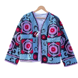 Veste en velours brodé Suzani bleu pour femmes, tenues indiennes, disponible au prix de gros pour l'exportation - Product Image 2