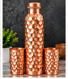 Botella de Agua Tradicional de Cobre con Diseño Grabado de Flor de Loto, Juego de Bebidas Portátil con 2 Tazas - Product Image 6