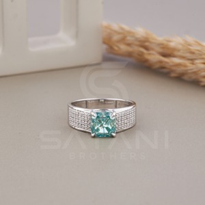 Anillo de Moissanita Azul Verdoso con Corte Cojín en Plata de Ley 925 – Anillo de Compromiso con Halo y Banda Pavé, Anillo de Promesa de Moissanita Verde Azulado - Product Image 1