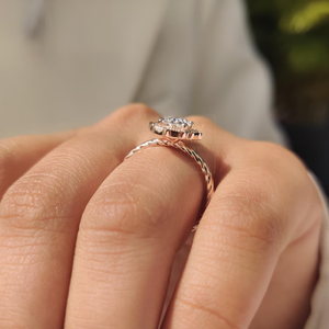 แหวนทรงวงรีประดับเพชรแบบ Halo Setting คุณภาพพรีเมียม ดีไซน์เก๋ เหมาะสำหรับใส่ทุกวัน งานแต่งงาน หรือเป็นของขวัญ ราคาไม่แพง - Product Image 4