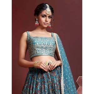 Elegante Lehenga Choli de Seda Azul Bordado para Bodas, Talla Grande - Product Image 5