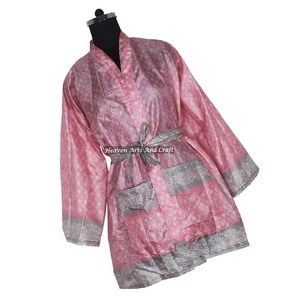 KS013 Hermosa Chaqueta Floral de Seda Vintage, Estilo Bohemio, Corta, Hecha a Mano, con Cierre de Cinturón, Kimono Corto de Sari Vintage - Product Image 2