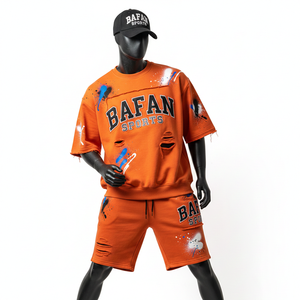 Ensemble sweat-shirt et short en molleton de coton premium pour homme, tissu brossé doux, impression sérigraphique orange, logo personnalisé. - Product Image 1