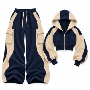 Ensemble de survêtement utilitaire de style boutique pour femme, bleu beige, avec sweats à capuche zippés courts, pantalons de survêtement cargo à jambes larges, en polaire, color block, coordonné, avec logo personnalisé - Product Image 3