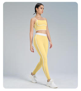 Ensemble de sport deux pièces haute performance pour yoga et Pilates : Soutien-gorge de sport antichoc avec logo frontal et leggings respirants pour l'entraînement en salle de sport et les activités sportives - Product Image 4