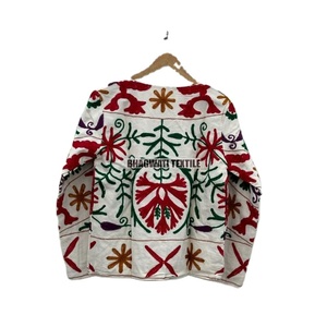 Manteau Suzani en coton textile indien unisexe, veste de soirée décontractée d'hiver et de printemps tissée à bord brut brodée à la main pour hommes et femmes - Product Image 2