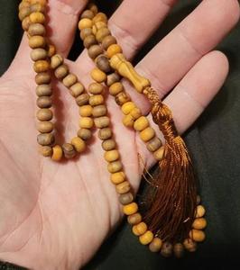 Chapelet bouddhiste artisanal en bois naturel écologique, perles rondes polies, avec pompon, décoration intérieure - Product Image 3