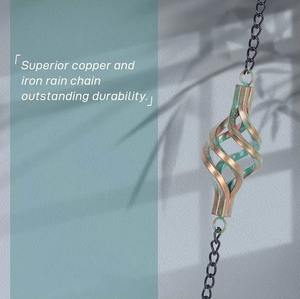 Chaîne de pluie spirale décorative pour l'extérieur de la maison et l'amélioration esthétique du jardin, qui crée un son de brise d'eau douce en provenance d'Inde - Product Image 5