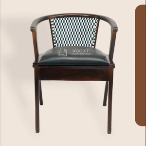 Fauteuil baril contemporain en bois massif avec dossier en rotin, coussin d'assise en similicuir souple et dossier en rotin à motif tissé à carreaux - Product Image 1