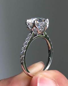 Anillo de Eternidad de Diamantes VVS de Lujo Unisex, Chapado en Oro Sólido de 18K, con Diamantes Cultivados en Laboratorio, Certificado por IGI, Corte Esmeralda, Apilable - Product Image 3