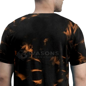 Conjunto de camiseta y pantalones cortos para hombre, atuendo moderno, tela ligera, ajuste cómodo, perfecto para el verano y viajes - Product Image 6