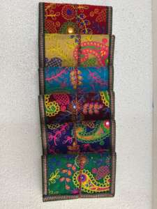 Carnet en soie de sari brodé à la main, écologique, en tissu recyclé, pour cadeaux, papeterie et journaux bohèmes. - Product Image 5