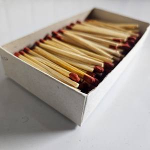 Allumettes de sécurité en bois pour cuisine KB220, boîte de 220 allumettes (118x65x25mm), allumage durable à combustion longue durée, impression de logo personnalisée, résistantes à l'eau - Product Image 1