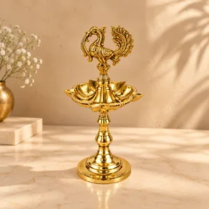 Diya décoratif en laiton motif paon, conçu avec des détails inspirés du patrimoine pour la décoration intérieure indienne, les cérémonies religieuses et culturelles - Product Image 3