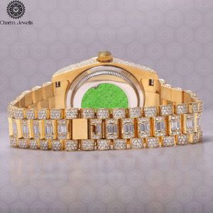 Charm_Jewells Montre de luxe en or jaune 36 mm ronde incrustée de diamants et de cristal de saphir analogique unisexe - Product Image 2
