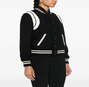 แจ็คเก็ตวาร์ซิตี้พรีเมียมสีดำขาวแบบยูนิเซ็กซ์ แจ็คเก็ตเบสบอลแบบ Letterman สั่งทำได้ สไตล์สตรีทแวร์ วินเทจ เรโทร ผ้าขนสัตว์ผสม - Product Image 2