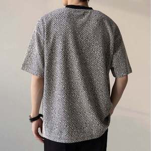 เสื้อยืดคอกลมแขนสั้นสีดำล้วนทรงโอเวอร์ไซส์สำหรับผู้ชาย ผ้าเจอร์ซีย์ถักจากผ้าฝ้าย ดีไซน์เรียบง่าย - Product Image 3