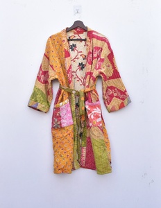 Recién llegado, chaqueta Kantha de algodón indio, chaqueta de edredón Kantha Vintage, Kimono largo clásico con cinturón y chaqueta de mujer de cuello grande - Product Image 1