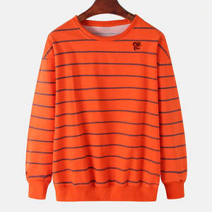 Sudadera clásica básica de mezcla de algodón diseñada para brindar comodidad, calidez y durabilidad, ideal para uso diario informal. - Product Image 1