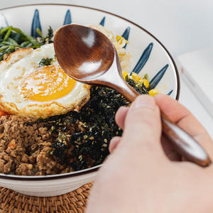 Cuillère de cuisine en bois la plus vendue, ustensile naturel et sûr pour la cuisson, résistant à la chaleur, outil de mélange disponible à la vente - Product Image 1