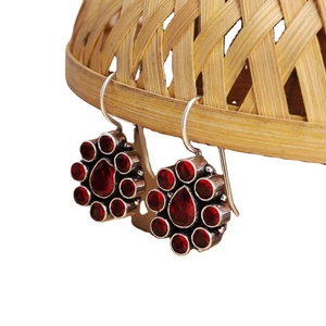 ต่างหูทองเหลืองออกซิไดซ์แบบคลาสสิกแบบดั้งเดิมดีไซน์รูประฆังหินเพทายรูปลูกแพร์เงินแบบโบราณการตั้งค่าแบบหนามเตย - Product Image 5