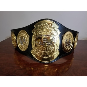 Ceinture de victoire sportive personnalisée avec un design d'aigle rouge et des plaques dorées décoratives pour les champions, les équipes et les collectionneurs - Product Image 3