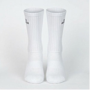 Chaussettes de sport blanches pour adultes, respirantes, en coton, pour la course à pied, usage quotidien estival, couleur unie, design tricoté - Product Image 1