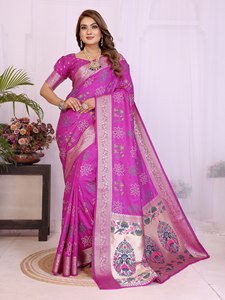 Sari en soie Dola légère et douce de qualité supérieure, imprimé Khadi Bandhej, avec bordure tissée Zari, pallu imprimé multicolore et blouse incluse. - Product Image 4